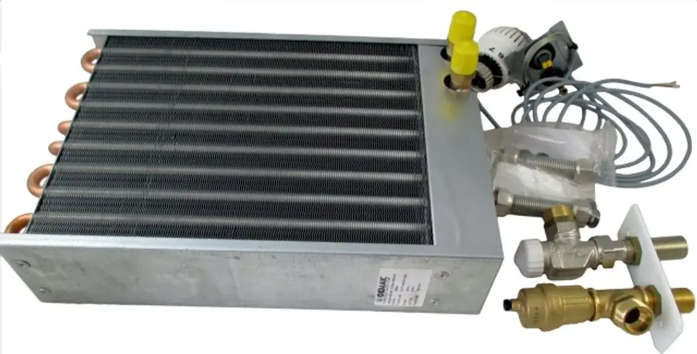 Hydraulisches Nachheizregister von Wolf mit mehreren Kupferrohren und Ventilen, zur Integration in Heizsysteme oder zur Warmwasserbereitung.